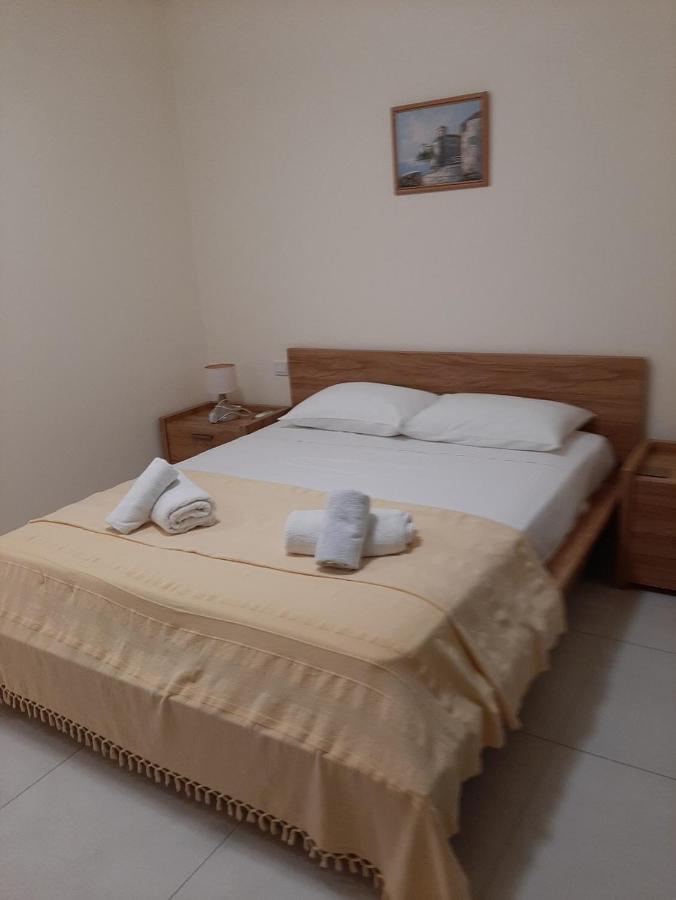 Appartement The Lighthouse à Paphos Extérieur photo